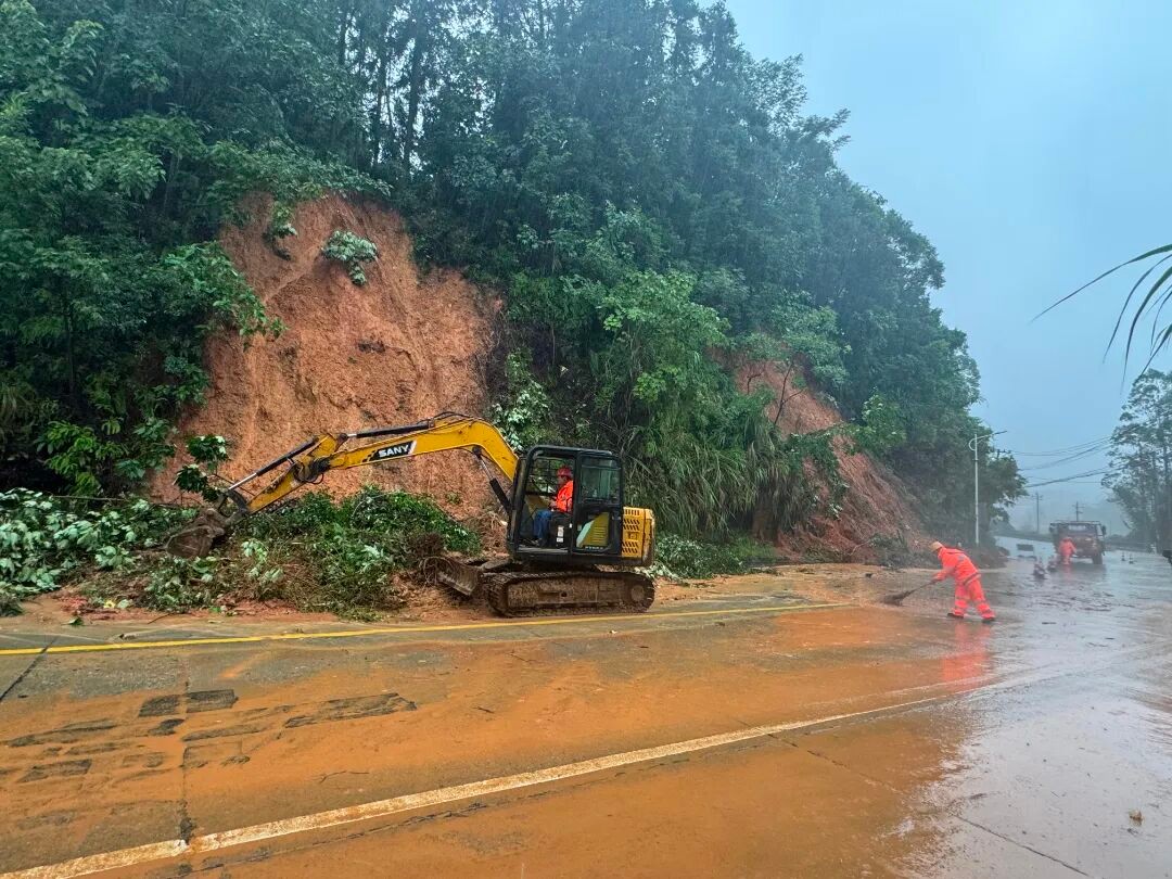 “沙德尔”再登陆，公路人风雨无阻护路畅！