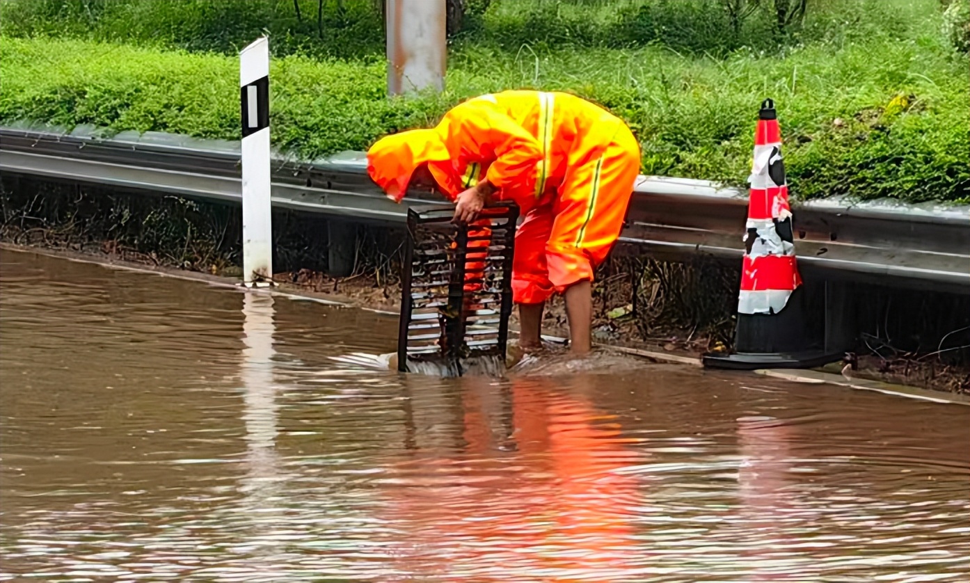 “沙德尔”再登陆，公路人风雨无阻护路畅！