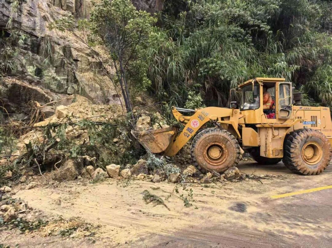“沙德尔”再登陆，公路人风雨无阻护路畅！