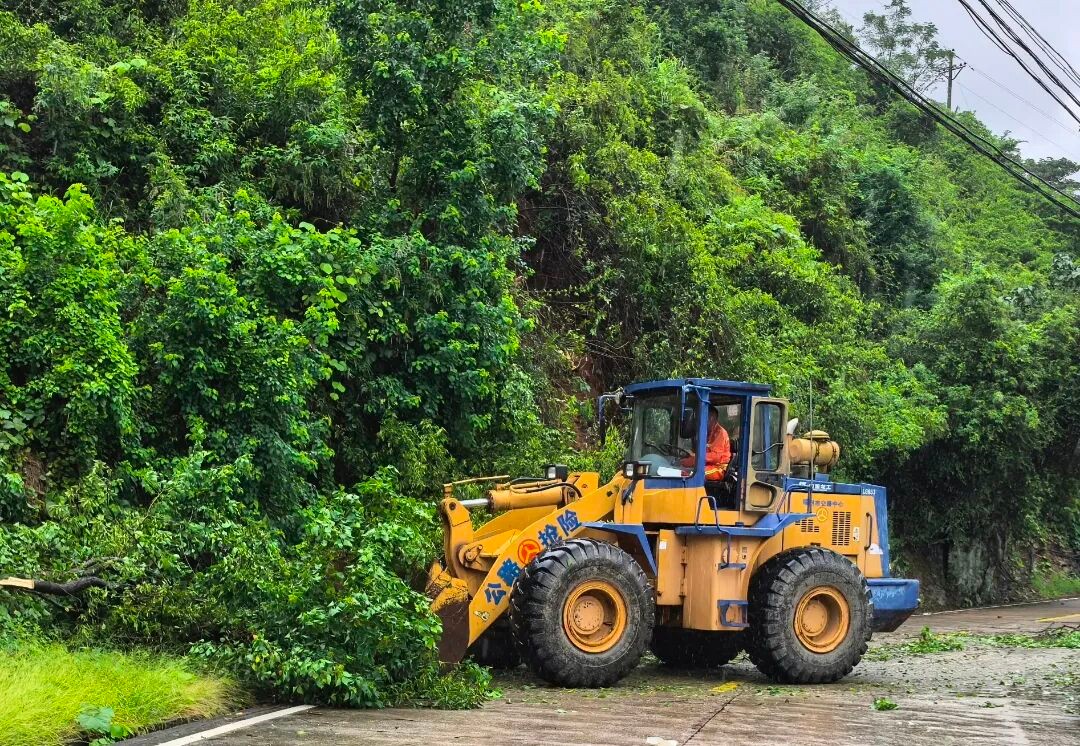 “沙德尔”再登陆，公路人风雨无阻护路畅！