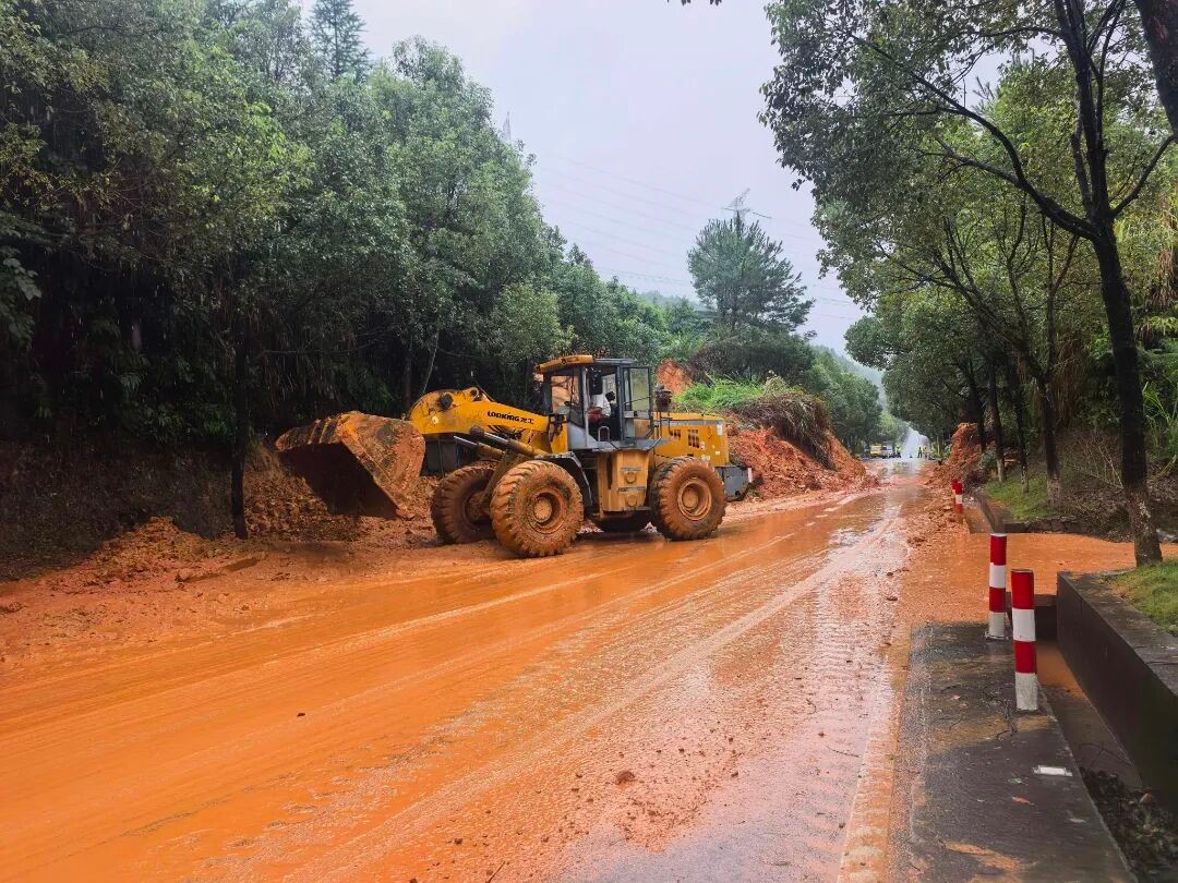 “沙德尔”再登陆，公路人风雨无阻护路畅！