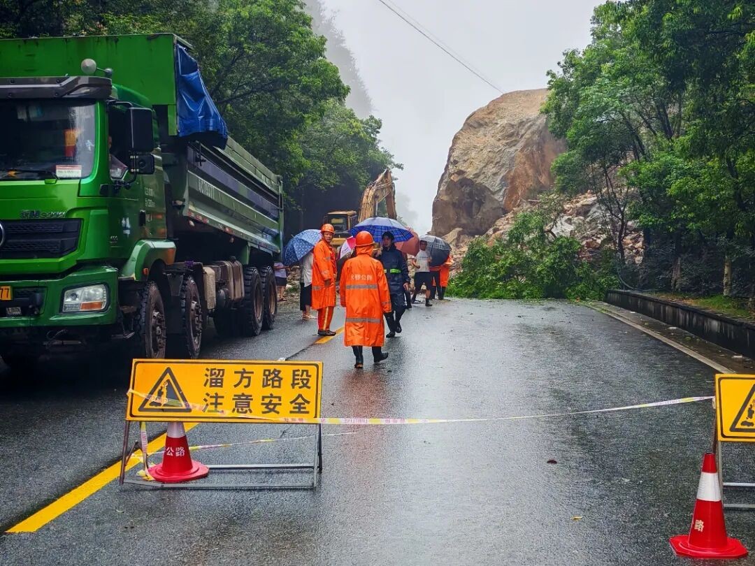 “沙德尔”再登陆，公路人风雨无阻护路畅！