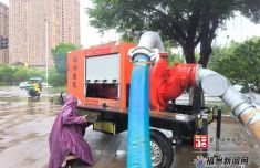 路段积水 闽侯上街镇全力开展排涝抢险