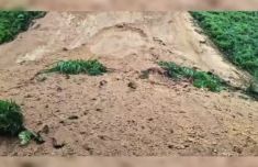 南靖公路人抢通救护车生命通道