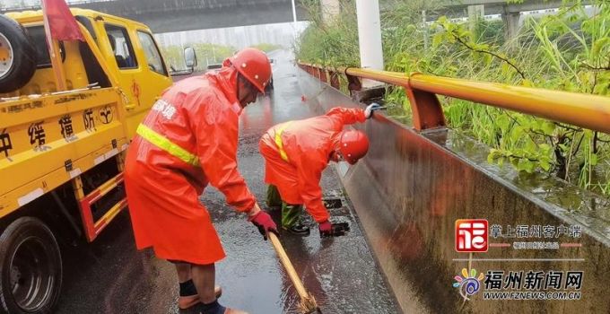 福州市环卫系统全力筑牢城区防汛保畅防线