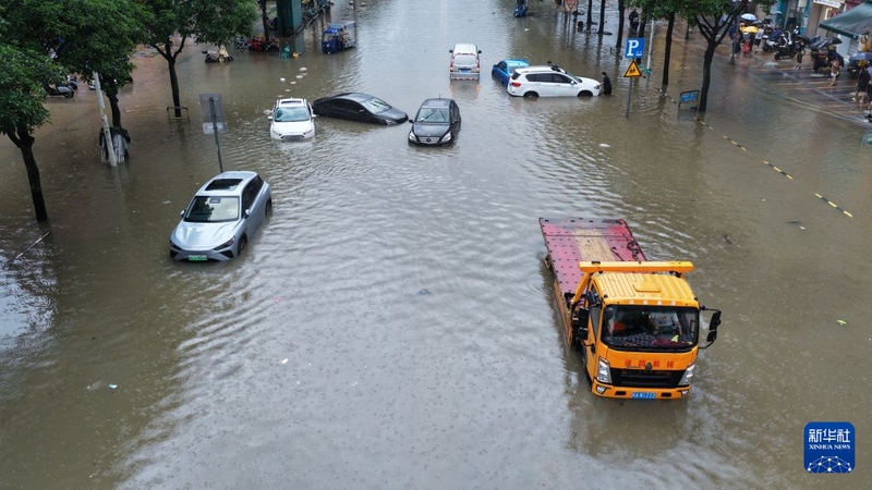 这是9月3日在福州市闽侯县拍摄的一处积水道路（无人机照片）。新华社发（肖和勇 摄）