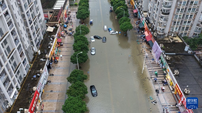 这是9月3日在福州市闽侯县拍摄的一处积水道路（无人机照片）。新华社发（肖和勇 摄）