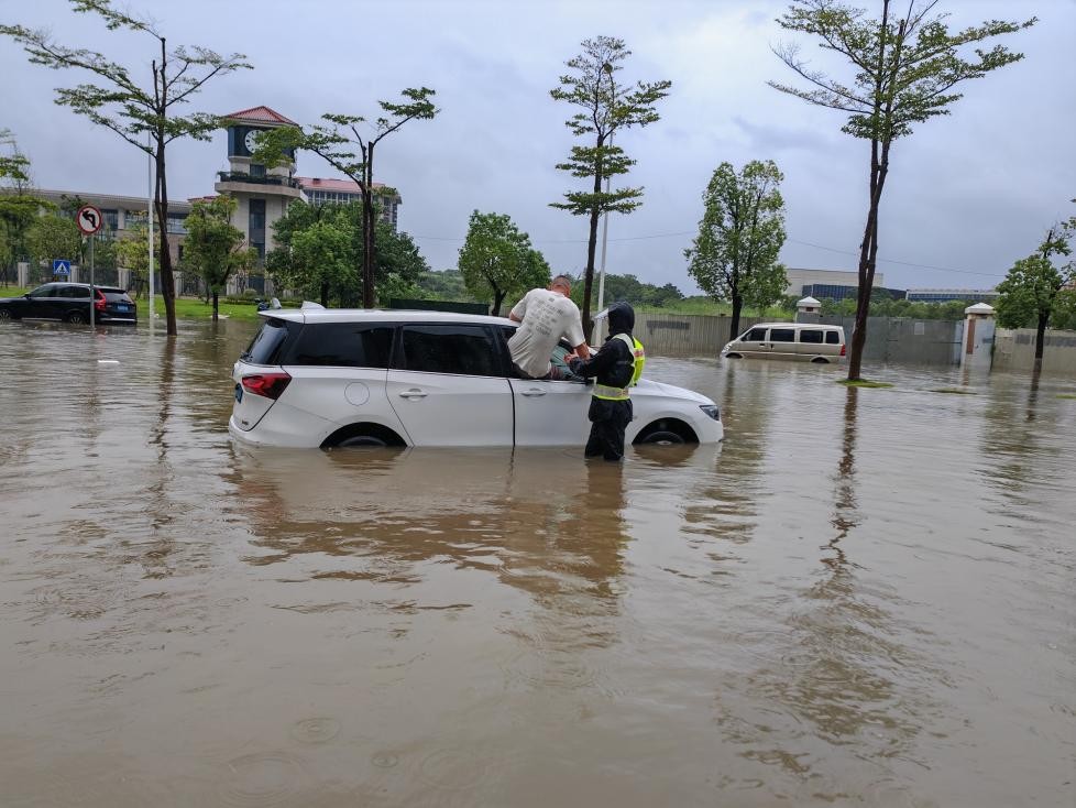 风雨兼程只为“安”——台风“沙德尔”回旋镖里，福建平安产险人写下的守护故事