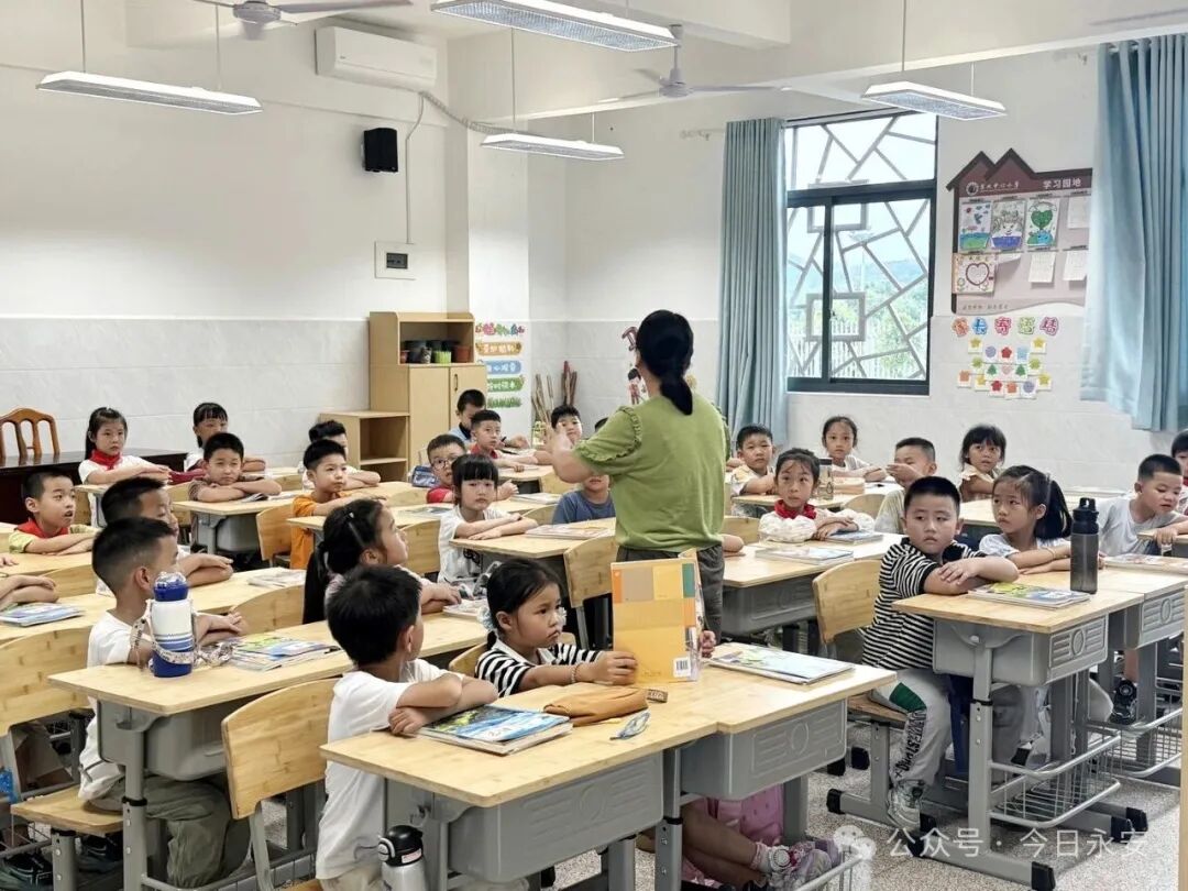 开学大礼包！贡川这所小学的教室悄悄变了样