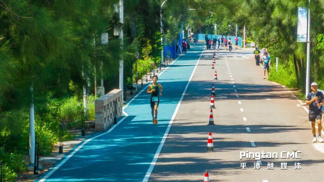 最后沿坛南湾海边绿道完成10公里长跑。