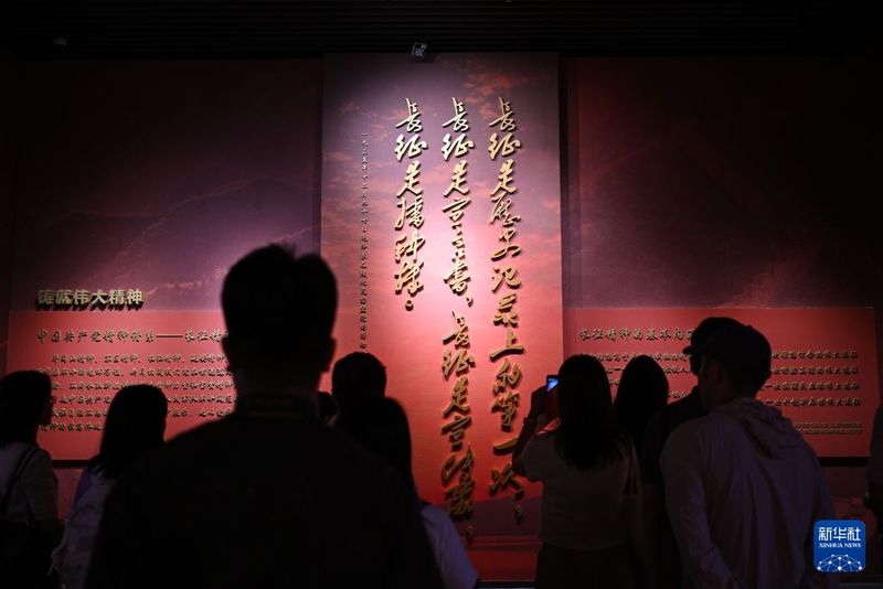 9月8日，人们在宁化县革命纪念馆参观。新华社记者 郑焕松 摄