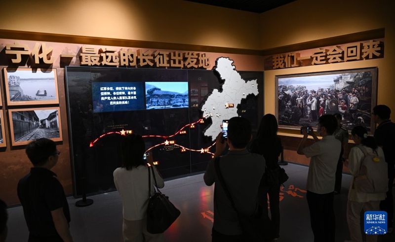 9月8日，人们在宁化县革命纪念馆参观。新华社记者 郑焕松 摄