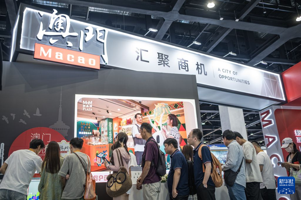 “一个‘超级连接器’”——港澳台人士共话“服贸机遇”