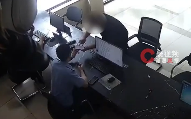 受害人和嫌疑人同时走进派出所：因内心焦虑不安最终选择投案