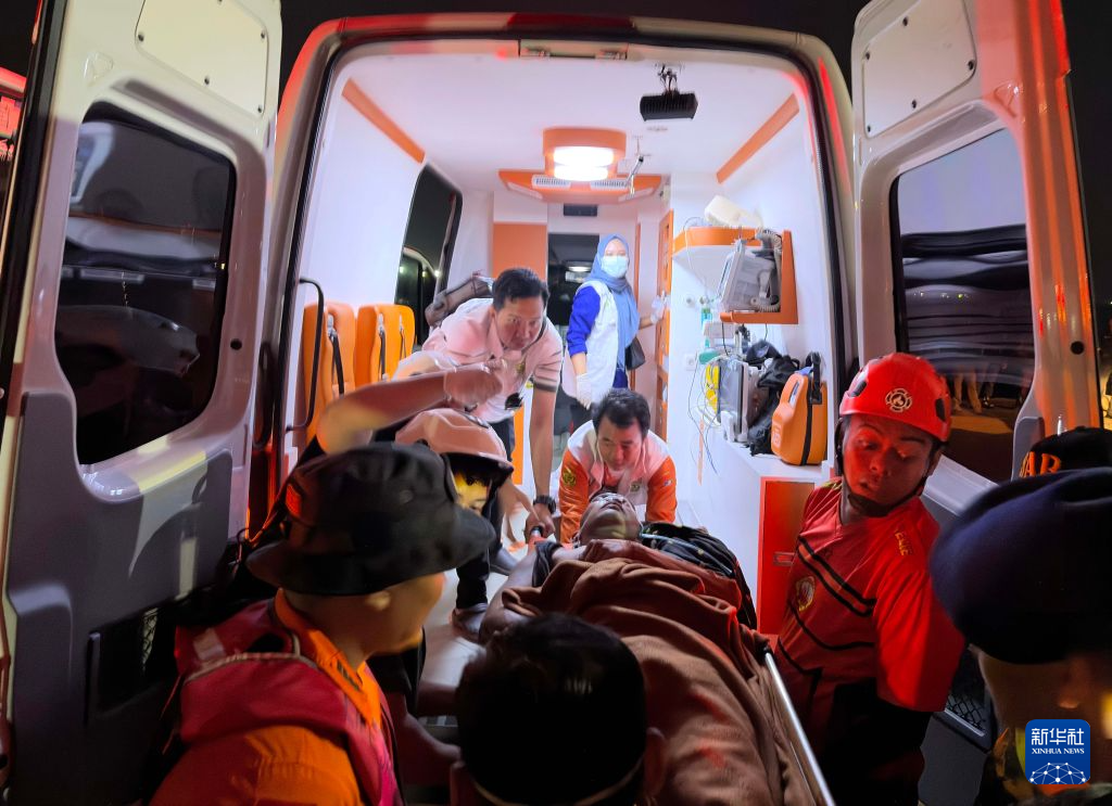 印尼客轮倾覆已致6人遇难 130人失踪