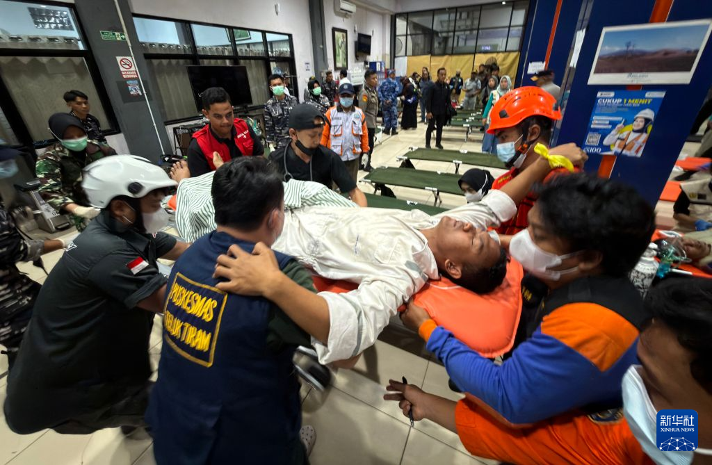 印尼客轮倾覆已致6人遇难 130人失踪