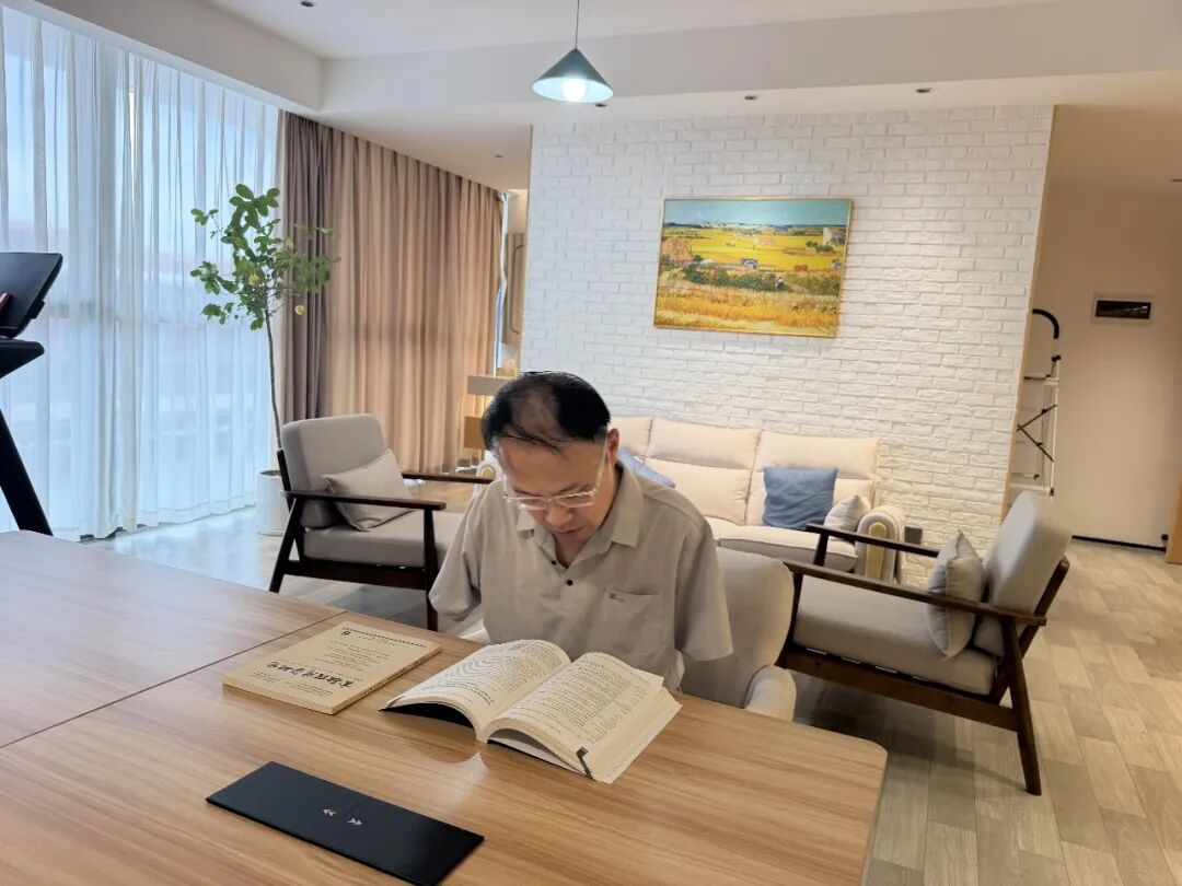 开学典礼上，“无臂教授”王争的这段演讲火了！