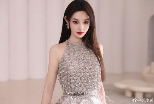 彭小苒工作室回应服装争议并致歉