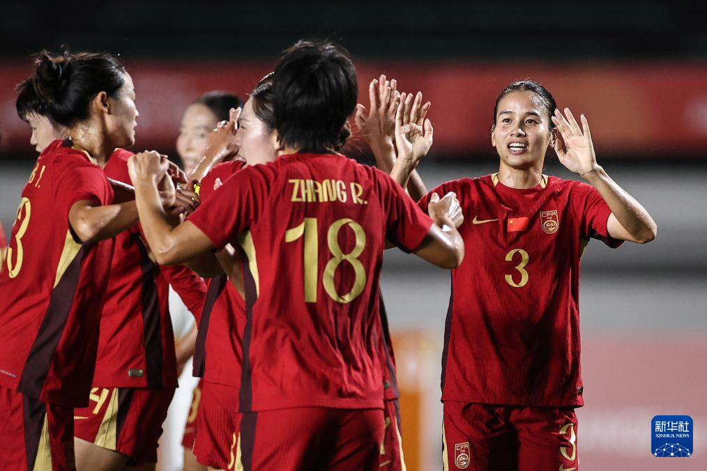 足球——女子小组赛：中国队战胜中国香港队