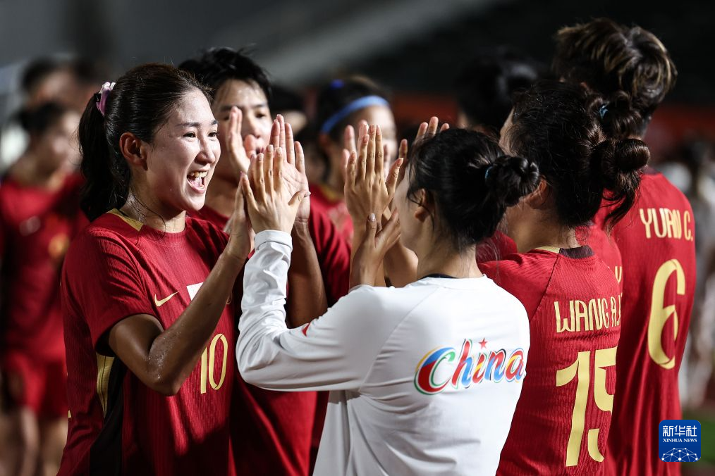 足球——女子小组赛：中国队战胜中国香港队
