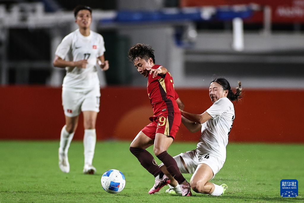 足球——女子小组赛：中国队战胜中国香港队