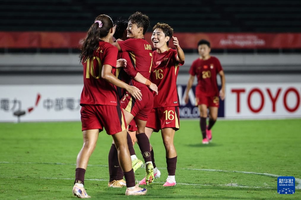 足球——女子小组赛：中国队战胜中国香港队