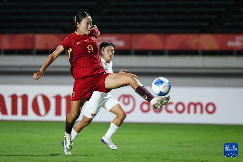 足球——女子小组赛：中国队战胜中国香港队