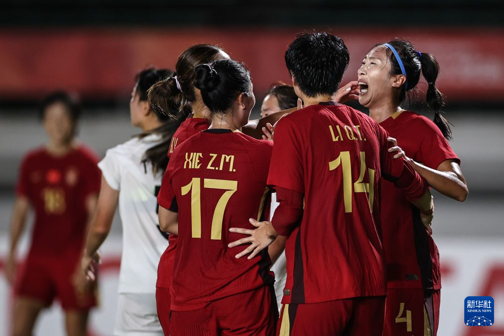 足球——女子小组赛：中国队战胜中国香港队