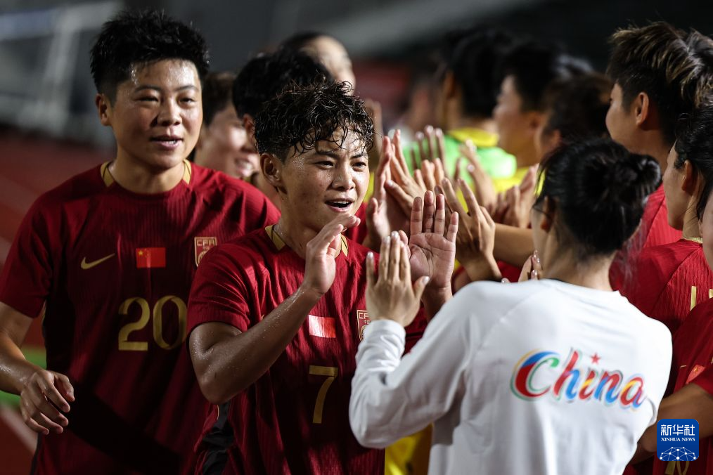足球——女子小组赛：中国队战胜中国香港队