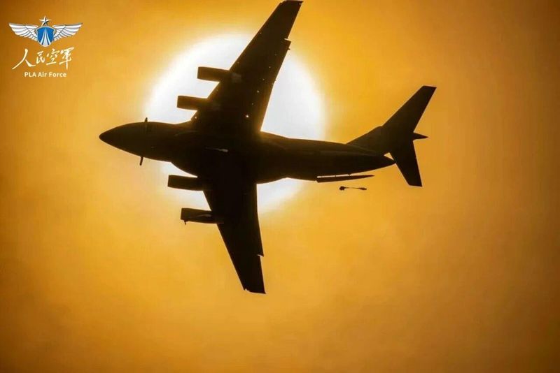 致敬中国空降兵！一组大片感受76年热血征途！