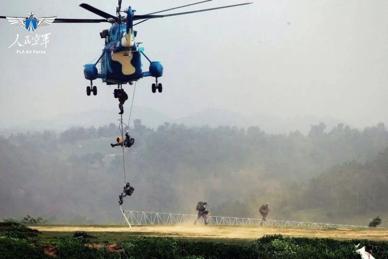 致敬中国空降兵！一组大片感受76年热血征途！