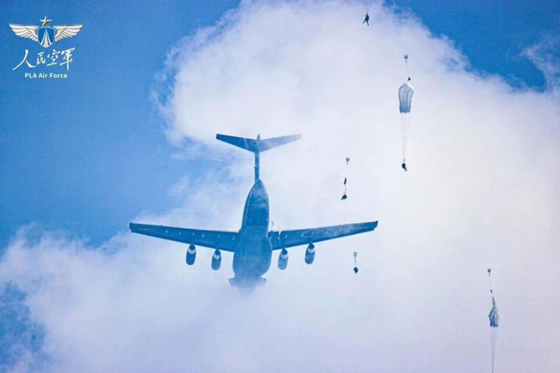 致敬中国空降兵！一组大片感受76年热血征途！