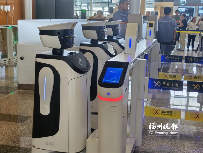 “福州造”机器人入驻新航站楼 助力机场智慧出行升级