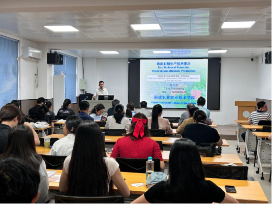 学员在现代农业学院学习