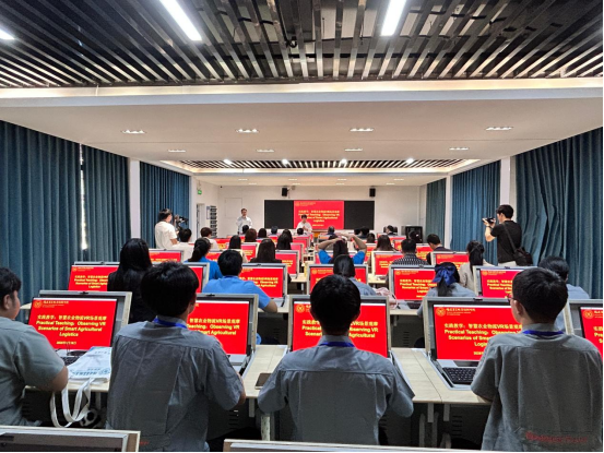 学员在经济管理学院学习相关知识
