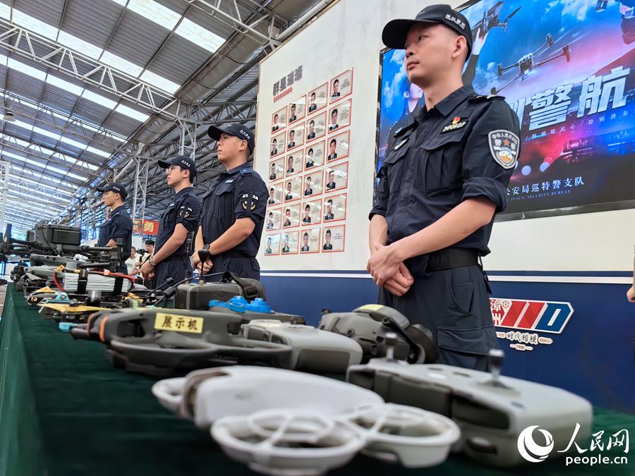 “漳州110”警航队展示警用无人机。人民网 苏海森 摄