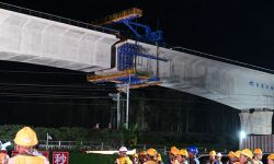 漳汕高铁首座跨铁路桥梁成功转体