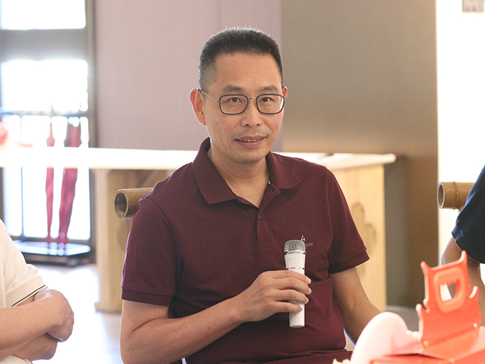 △《中国茶商业白皮书》总编辑、说茶传媒创始人兼CEO赖晓东（&ldquo;说茶&rdquo;摄）
