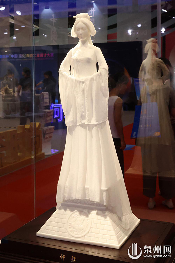 极致薄胎瓷工艺作品《神话》。