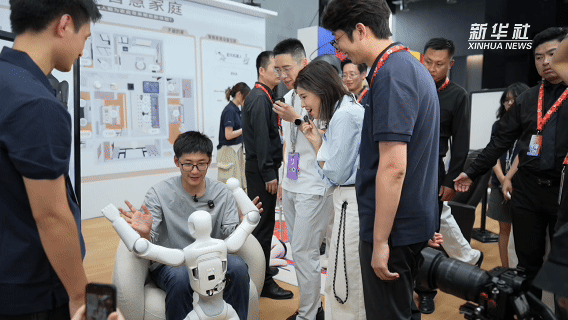 人形机器人叩响消费市场 离走进家庭还有多远？