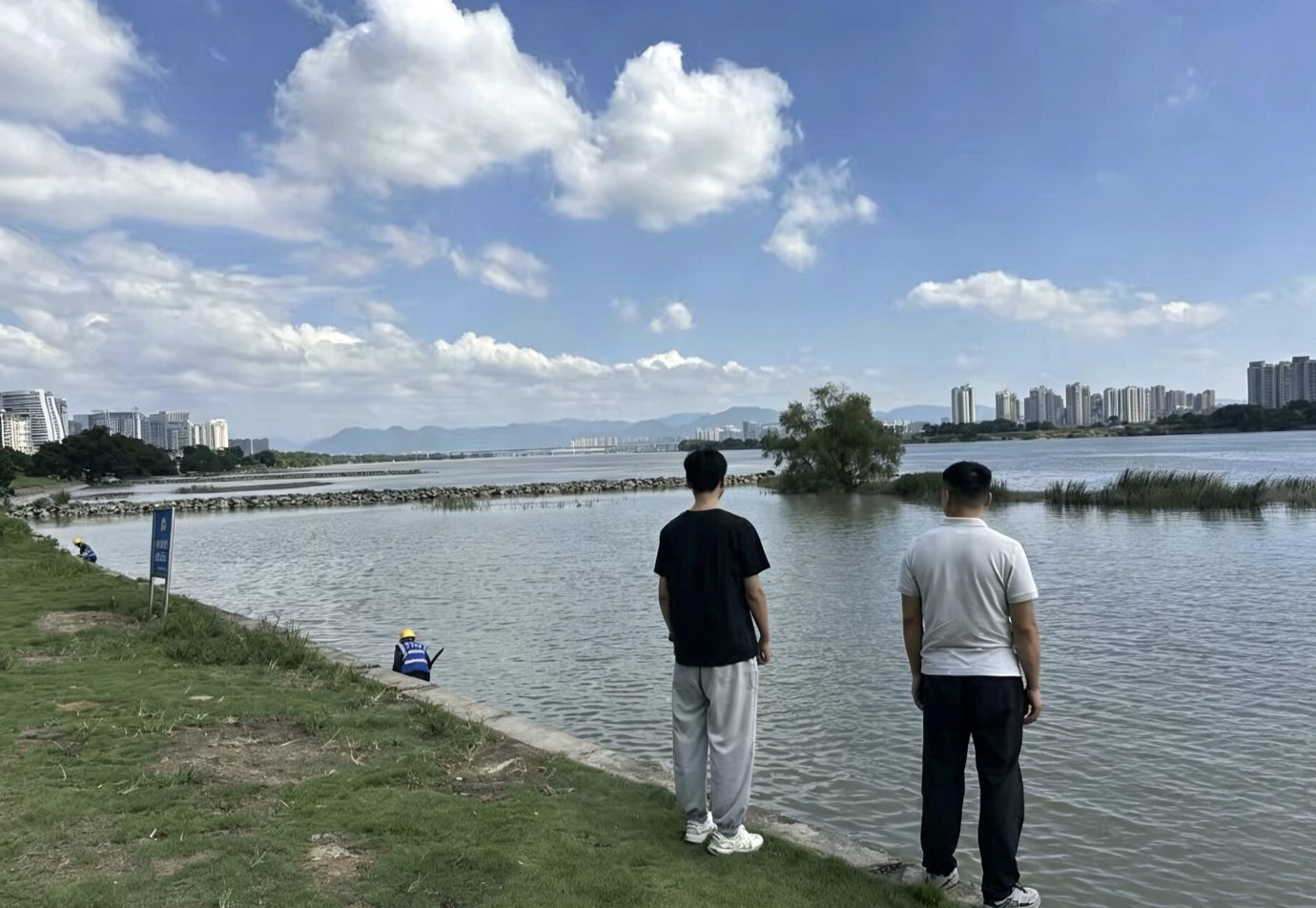 河长办巡河护碧水 筑牢乌龙江生态防线