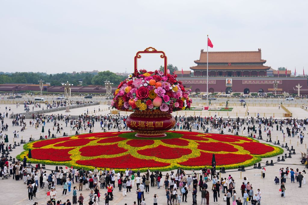 国庆花坛里,折叠着“中国的时间”