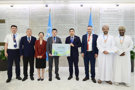 伊利代表与FAO相关负责人及国际友人合影