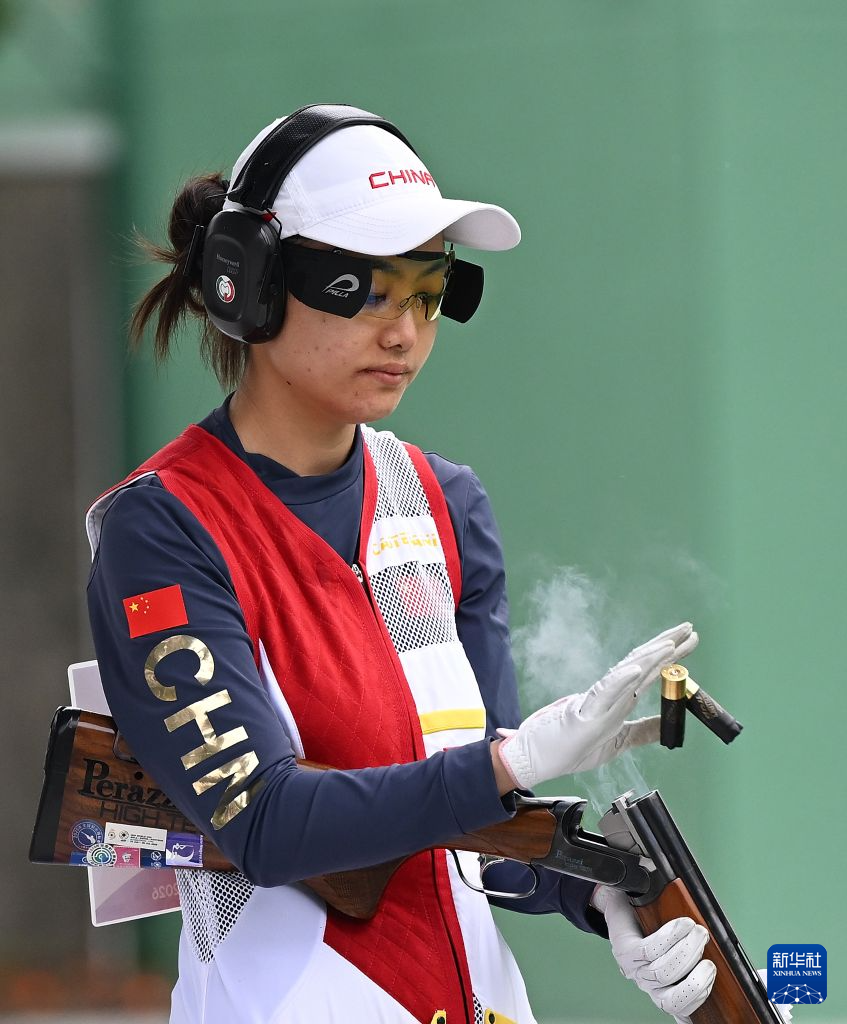 射击——中国队获得女子多向飞碟团体金牌