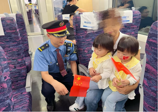国庆假期福州客运段强化列车安全服务保障333