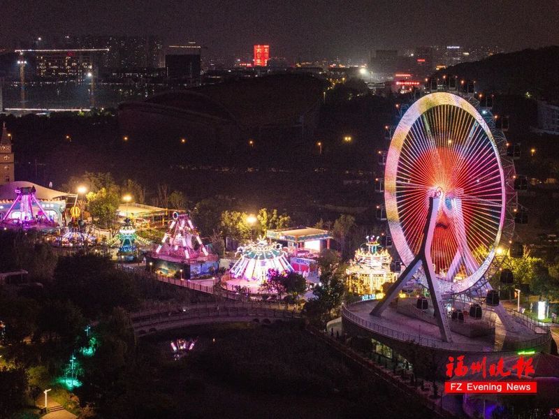 9月29日晚，福州旗山湖公园“花月夜”灯光提升项目试亮灯。