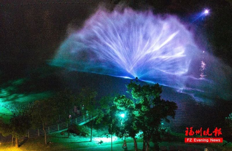 9月29日晚，福州旗山湖公园“花月夜”灯光提升项目试亮灯。