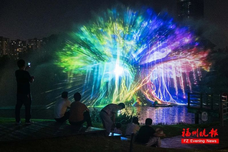 9月29日晚，福州旗山湖公园“花月夜”灯光提升项目试亮灯。