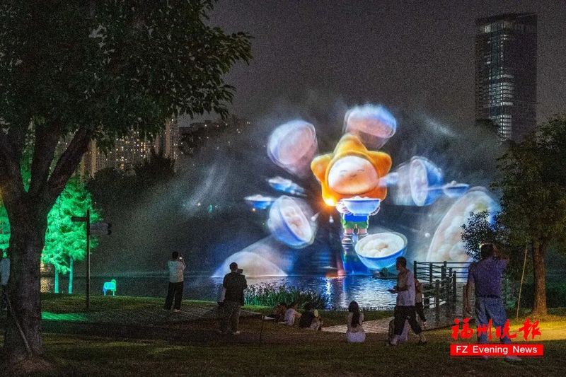 9月29日晚，福州旗山湖公园“花月夜”灯光提升项目试亮灯。