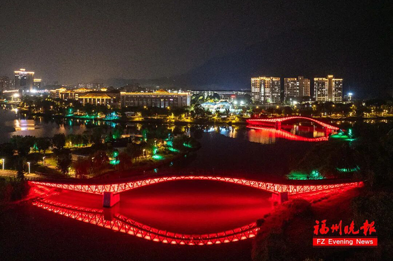 9月29日晚，福州旗山湖公园“花月夜”灯光提升项目试亮灯。